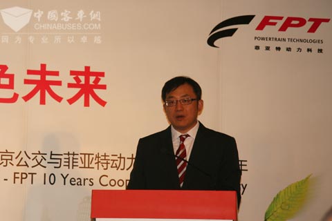 菲亞特動(dòng)力科技中國(guó)區(qū)總經(jīng)理余寧主持活動(dòng)