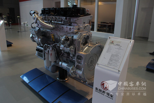 第十六屆上海國(guó)際車展上展出的東風(fēng)康明斯13L發(fā)動(dòng)機(jī)